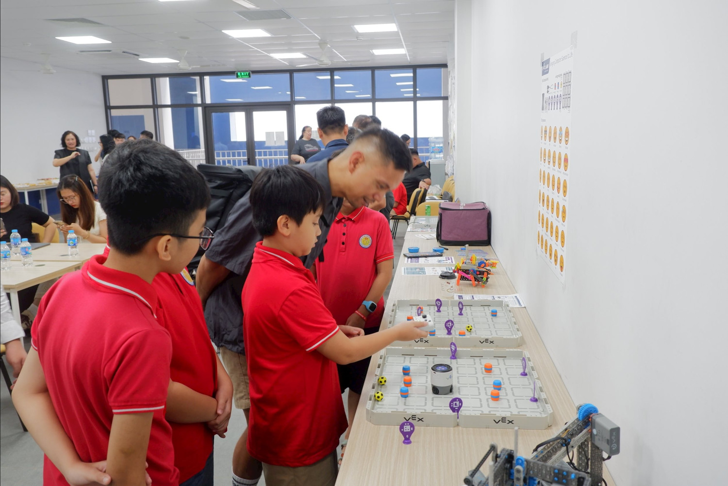 Trường Tiểu học Vạn Phúc vinh dự được tham gia Hội thảo giáo dục STEM với AI và Robotic,