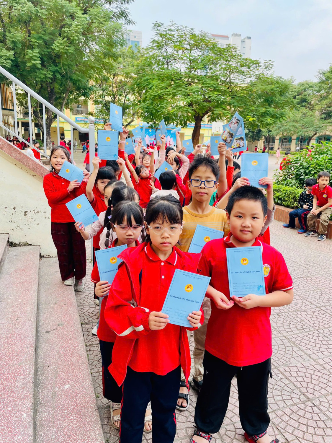 KHÁM SỨC KHỎE ĐỊNH KỲ CHO HỌC SINH TOÀN TRƯỜNG